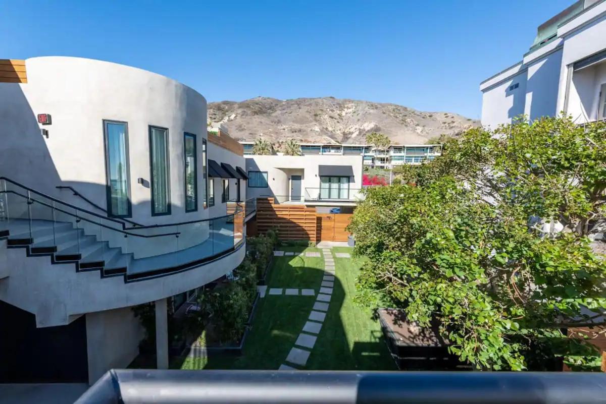 Malibu Sand Carbon Beach Suites Εξωτερικό φωτογραφία