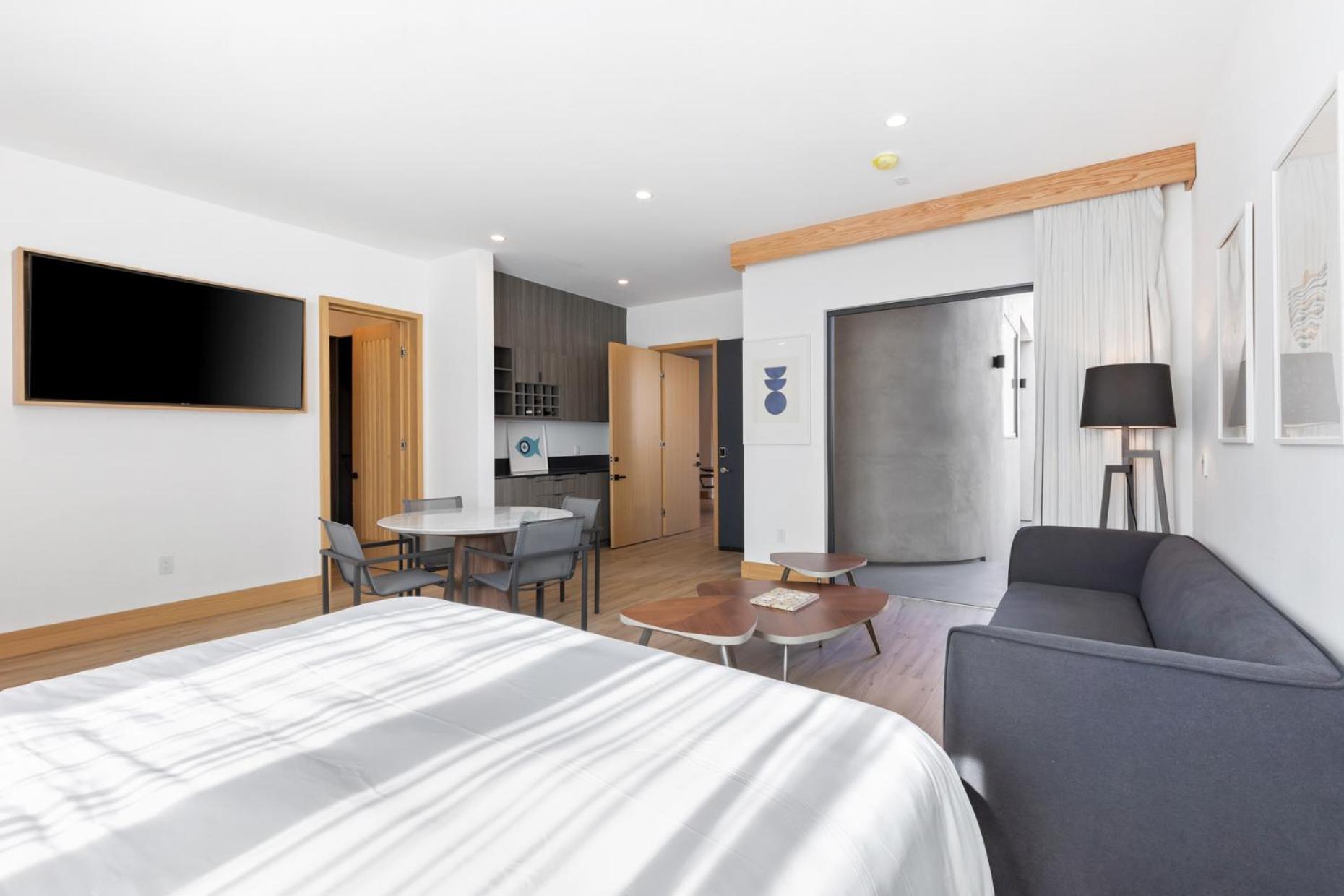 Malibu Sand Carbon Beach Suites Εξωτερικό φωτογραφία