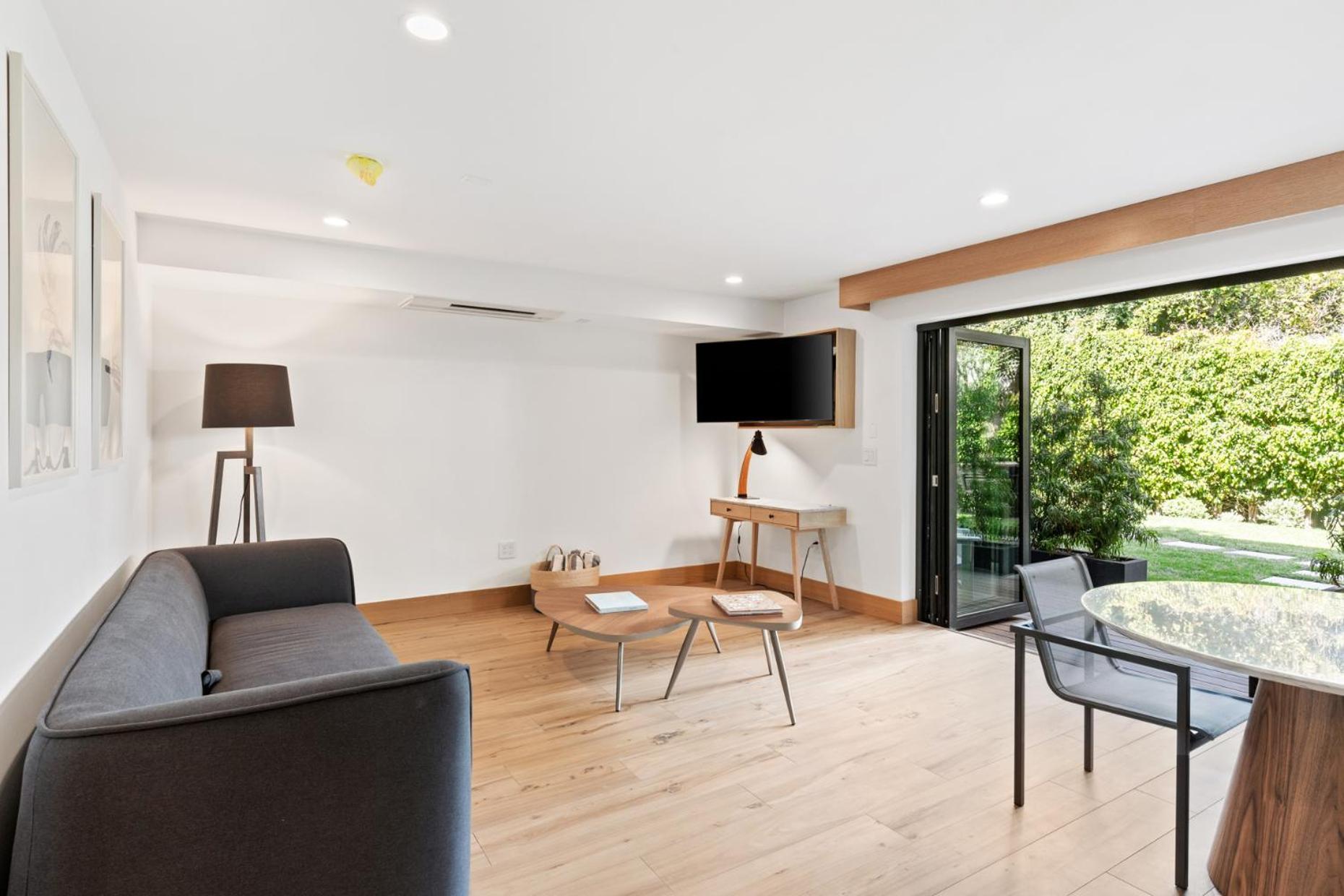 Malibu Sand Carbon Beach Suites Εξωτερικό φωτογραφία