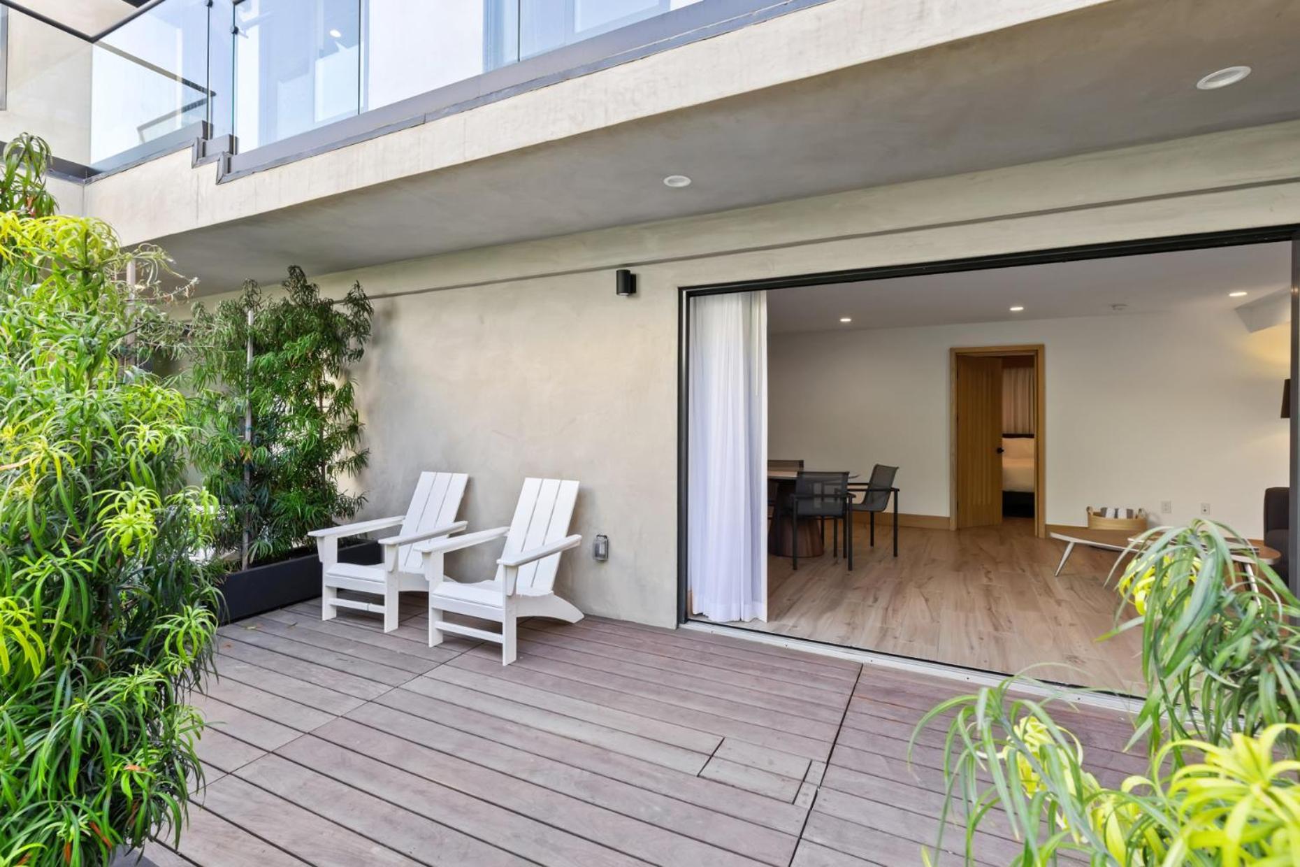 Malibu Sand Carbon Beach Suites Εξωτερικό φωτογραφία